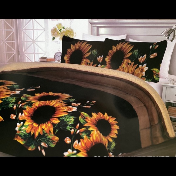 BNWT Sunflowers Ultra Soft Plush Sherpa Blanket Throw 3 Piece Set - Picture 2 of 4